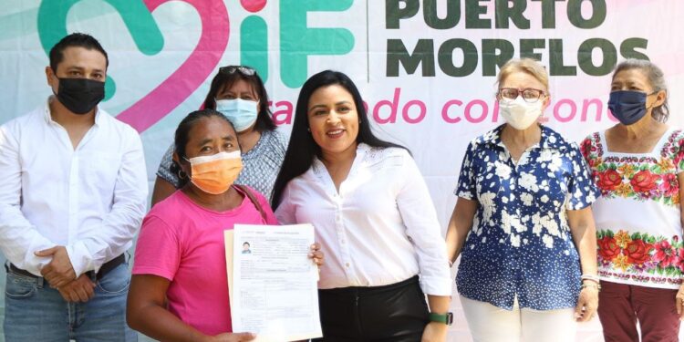 Entrega Blanca Merari constancias de discapacidad a Portomorelenses
