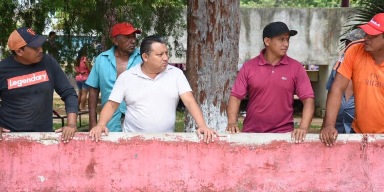 Familias de la zona maya agradecen las gestiones del alcalde Erik Borges