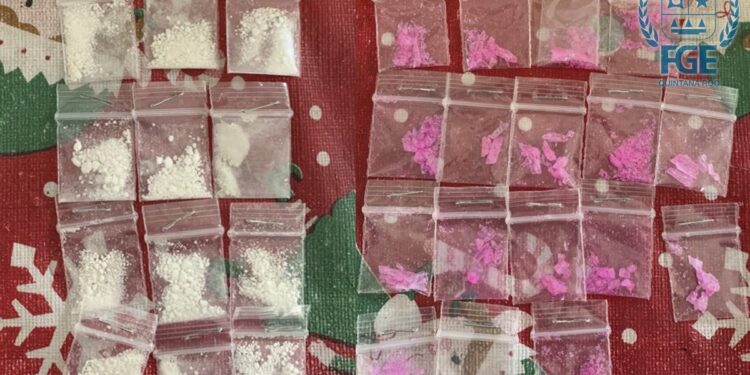 Detiene FGE Quintana Roo a dos personas y asegura estupefacientes en FCP tras cateo a inmueble