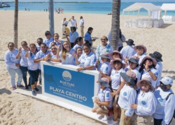 Playas de Isla Mujeres reciben distintivo BlueFlag