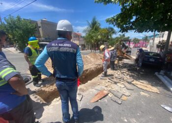 Se restablece el servicio del agua potable en varias colonias tras el reemplazo de tuberías por parte de Aguakan