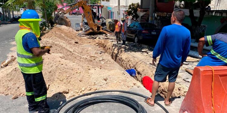 Aguakan reemplaza tuberías obstruídas por el sarro