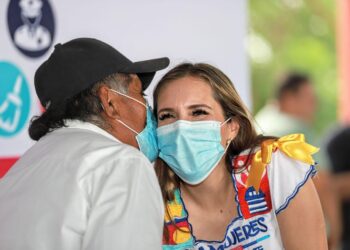 Atenea acerca servicios durante su primera Audiencia Ciudadana en Zona Contiental