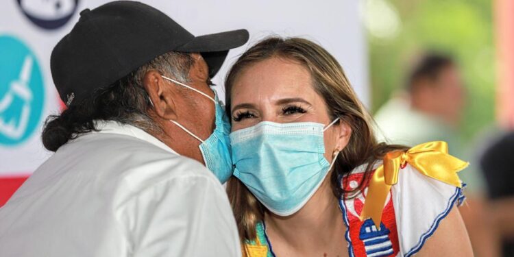 Atenea acerca servicios durante su primera Audiencia Ciudadana en Zona Contiental