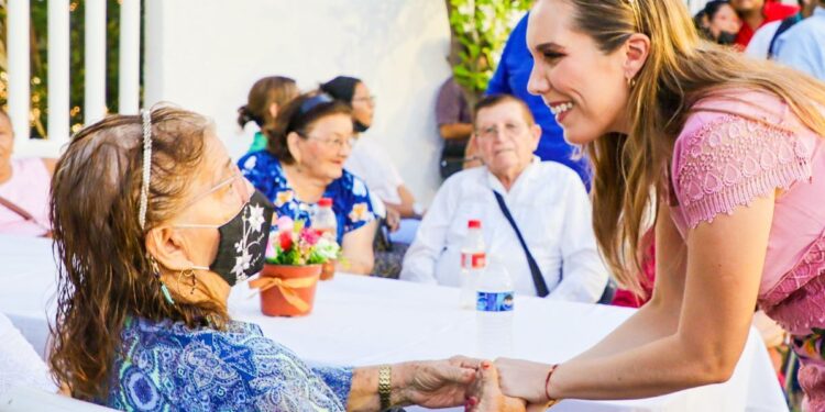 Atenea Gómez reinaugura La Casa del Adulto Mayor en Isla Mujeres