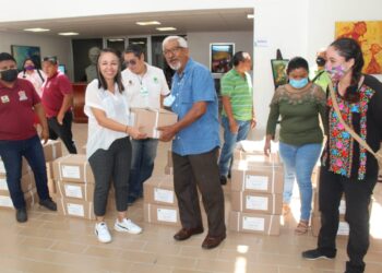 Jacqueline Estrada entrega la colección SEP-Centenaria 2021 a bibliotecas públicas