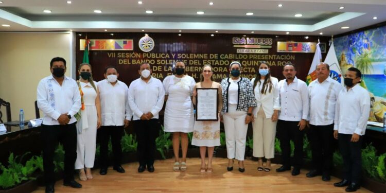 Cabildo de Isla Mujeres presenta bando solemne que declara Gobernadora Electa a Mara Lezama