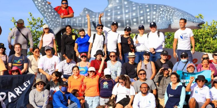 Asociaciones se unen a la jornada del Limpiatón en el malecón de la Rueda Medina