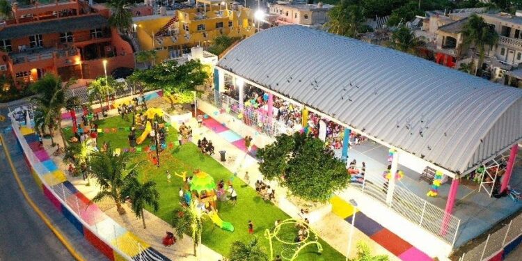 Atenea Gómez Ricalde inaugura el tercer parque infantil