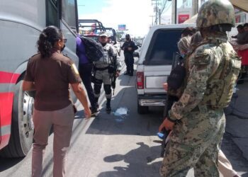 Detienen a indocumentados en pleno centro de Cancún