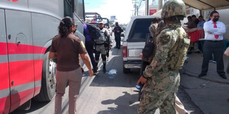 Detienen a indocumentados en pleno centro de Cancún