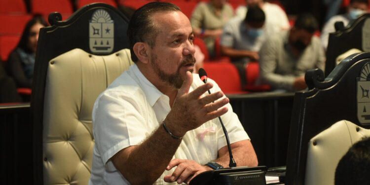 Exige @JulianRicalde terminar con el `secuestro´ de las vialidades en Puerto Juárez