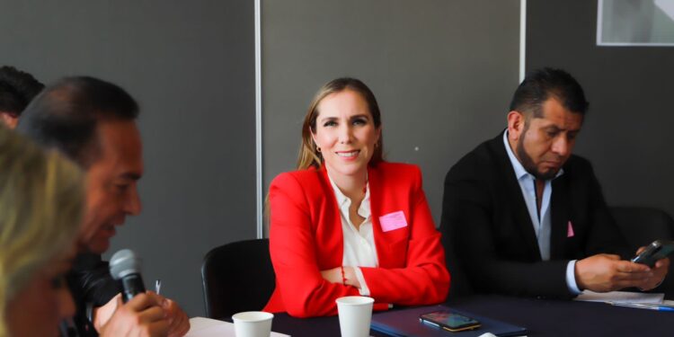 Atenea pone en alto el nombre de Isla Mujeres durante la Cruzada Nacional por el Turismo ante el Senado