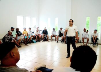 La alcaldesa isleña, Atenea Gómez, fomenta la capacitación en primeros auxilios de los prestadores de servicios turísticos para cuidar a la gente