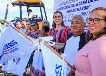 Atenea Gómez, da banderazo de la construcción de la “Casa de Día del Adulto Mayor” en la zona continental