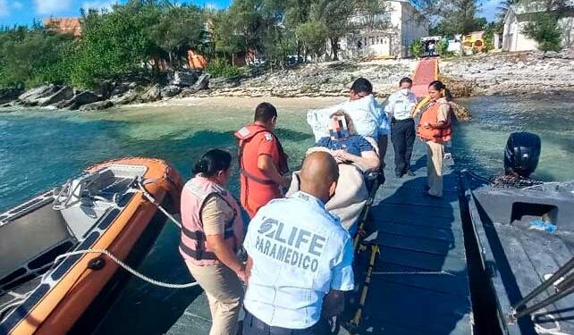 SEMAR realiza evacuación médica de una persona en altamar