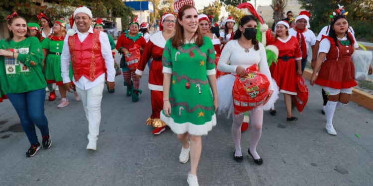Familias de la Zona Continental se suman al Gran Desfile Navideño