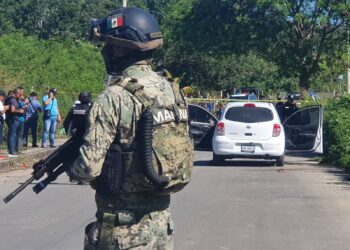 Sin pistas del sicario que atacó a una familia abordo de un auto compacto en Chetumal