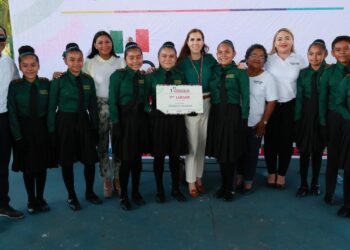 Atenea Gómez promueve una cultura cívica entre la niñez y juventud