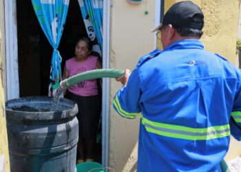 Ayuntamiento vigila que se garantice el agua potable a Isla Mujeres a través de pipas