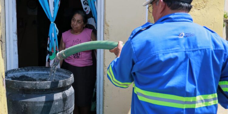 Ayuntamiento vigila que se garantice el agua potable a Isla Mujeres a través de pipas