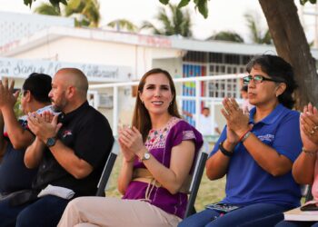 Atenea escucha a padres de familia de la escuela Julio Saury Espinosa