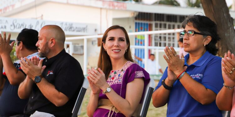 Atenea escucha a padres de familia de la escuela Julio Saury Espinosa
