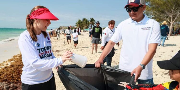 Atenea Gómez celebra Día Mundial de la Tierra con una Jornada de Limpieza en Isla Blanca