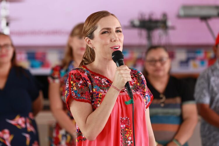 Atenea Gómez festeja a las mamás de la Zona Continental de Isla Mujeres