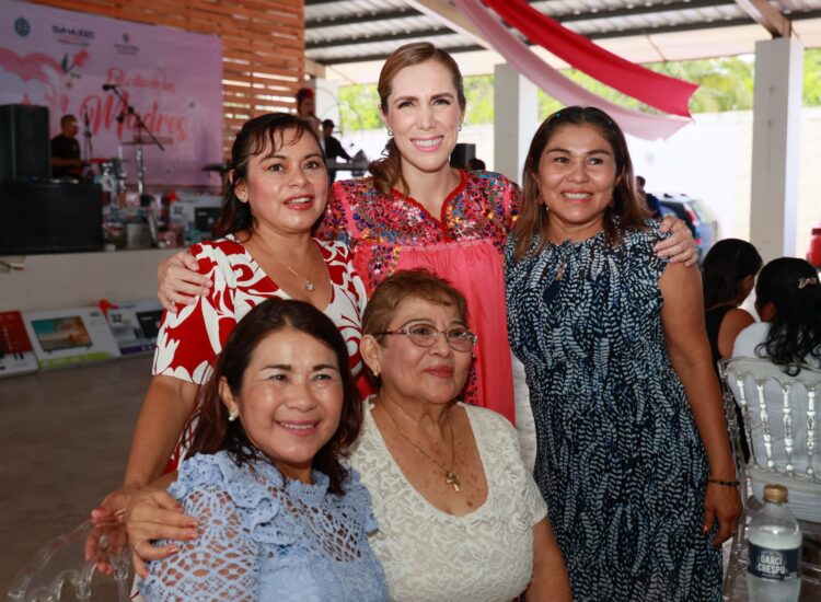 Atenea Gómez festeja a las mamás de la Zona Continental de Isla Mujeres