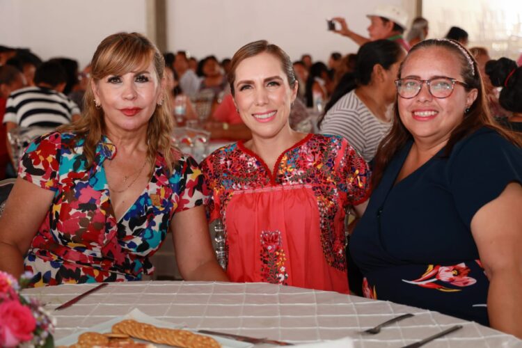 Atenea Gómez festeja a las mamás de la Zona Continental de Isla Mujeres