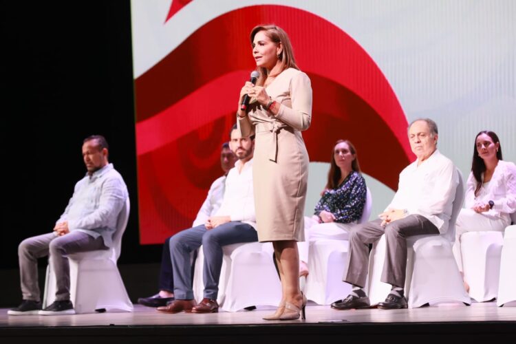 Mara Lezama entrega distintivos de calidad turística a hoteles de Isla Mujeres