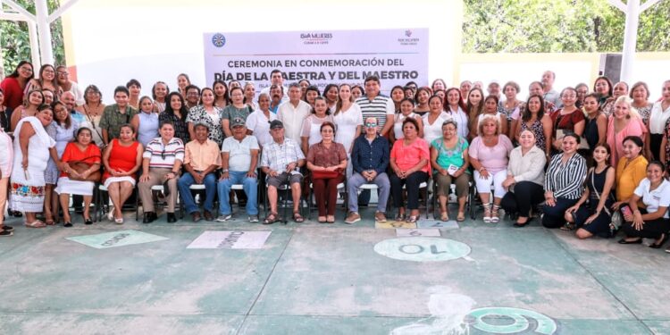 Atenea Gómez enaltece la labor de los maestros y maestras