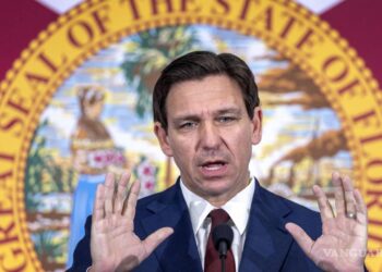 ‘Los cárteles gobiernan su país’; Ron DeSantis responde a AMLO