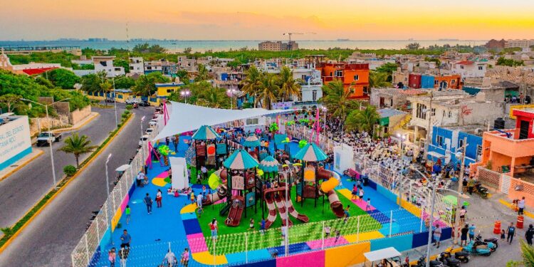 Atenea Gómez inaugura su Quinto parque infantil en Isla Mujeres