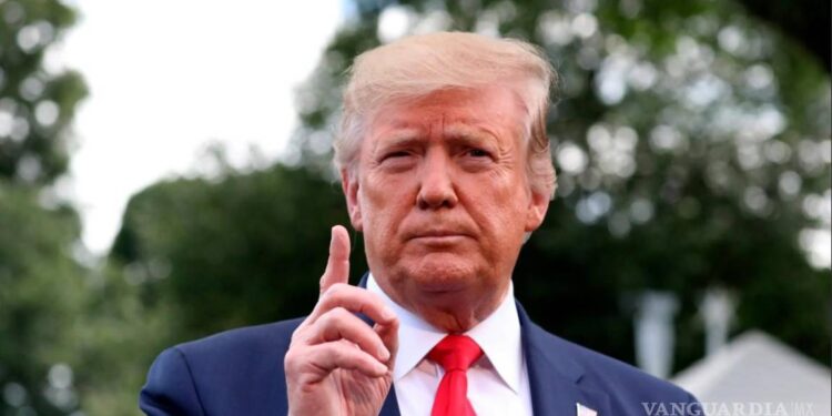 Notifican a Trump acusación por robo de documentos clasificados