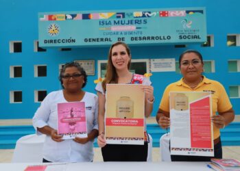 Atenea Gómez continúa promoviendo programas sociales que generan bienestar y prosperidad en Isla Mujeres