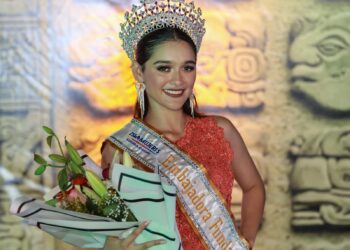 Atenea Gómez encabeza Imposición de Banda a las Embajadoras de las Fiestas Fundación 2023