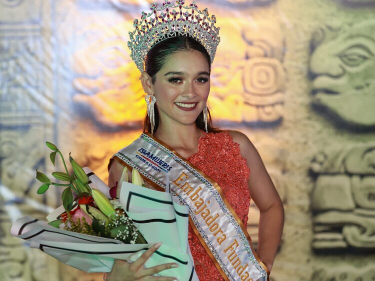 Atenea Gómez encabeza Imposición de Banda a las Embajadoras de las Fiestas Fundación 2023