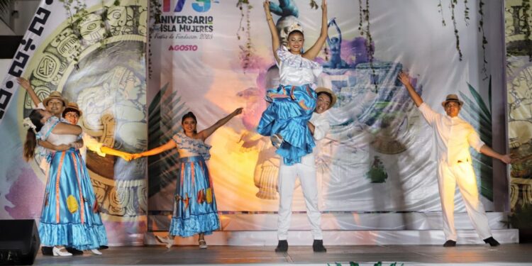 Atenea Gómez invita a las familias isleñas y turistas a vivir las tradiciones en las Fiestas de Fundación de lsla Mujeres