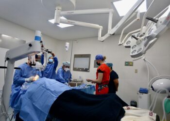 Mara Lezama cambia la vida de las personas con programa de cirugía de cataratas