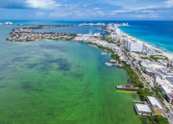 Recorre Mara Lezama obra del Puente Nichupté