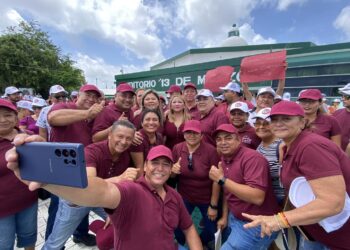 Se registra Erika Castillo Acosta como candidata para liderar el Sindicato de Taxistas Andrés Quintana Roo