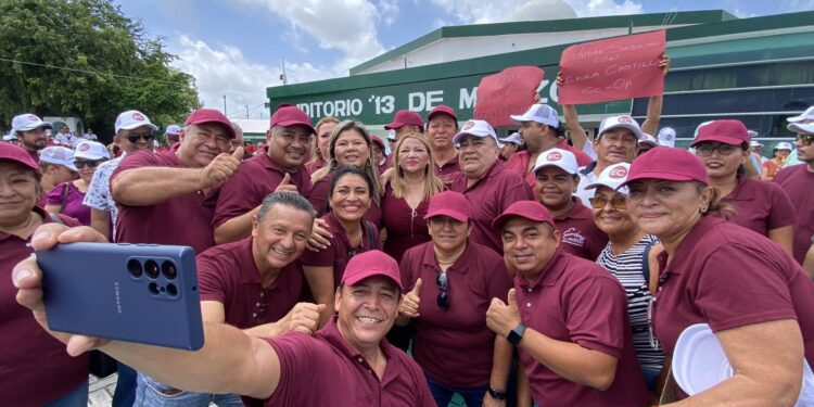 Se registra Erika Castillo Acosta como candidata para liderar el Sindicato de Taxistas Andrés Quintana Roo