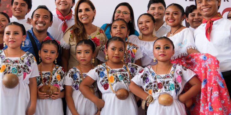 Mujeres artesanas reciben apoyos de Mara Lezama para impulsar su arte