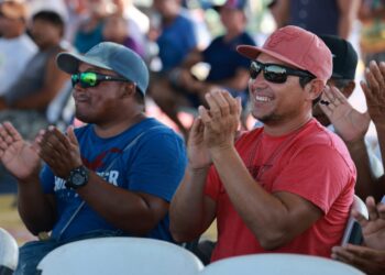 Pescadores de Isla Mujeres también reciben tarjetas electrónicas como parte del programa «Apoyo en Veda»