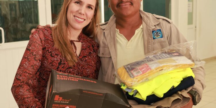 Atenea Gómez dignifica la labor de Servicios Públicos con la entrega de uniformes