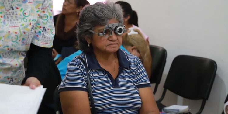En Isla Mujeres impulsan Jornada de Salud Visual en el CRIM
