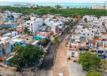 Avanzan los trabajos de pavimentación en la Avenida Perimetral de Isla Mujeres