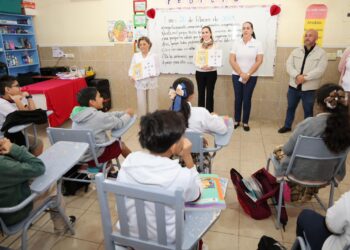 Fomentan valores cívicos y éticos entre las niñas y niños de Isla Mujeres a través del juego “Serpientes y Escaleras”